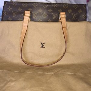 SOLD SOLD.Authentic Louis Vuitton bag. Like new
